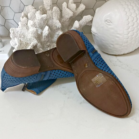 LUCKY BRAND BLUE SUEDE ANKLE BOOTS SZ 10 - Picture 3 of 4